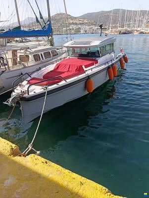Axopar 37 XC Cross Cabin