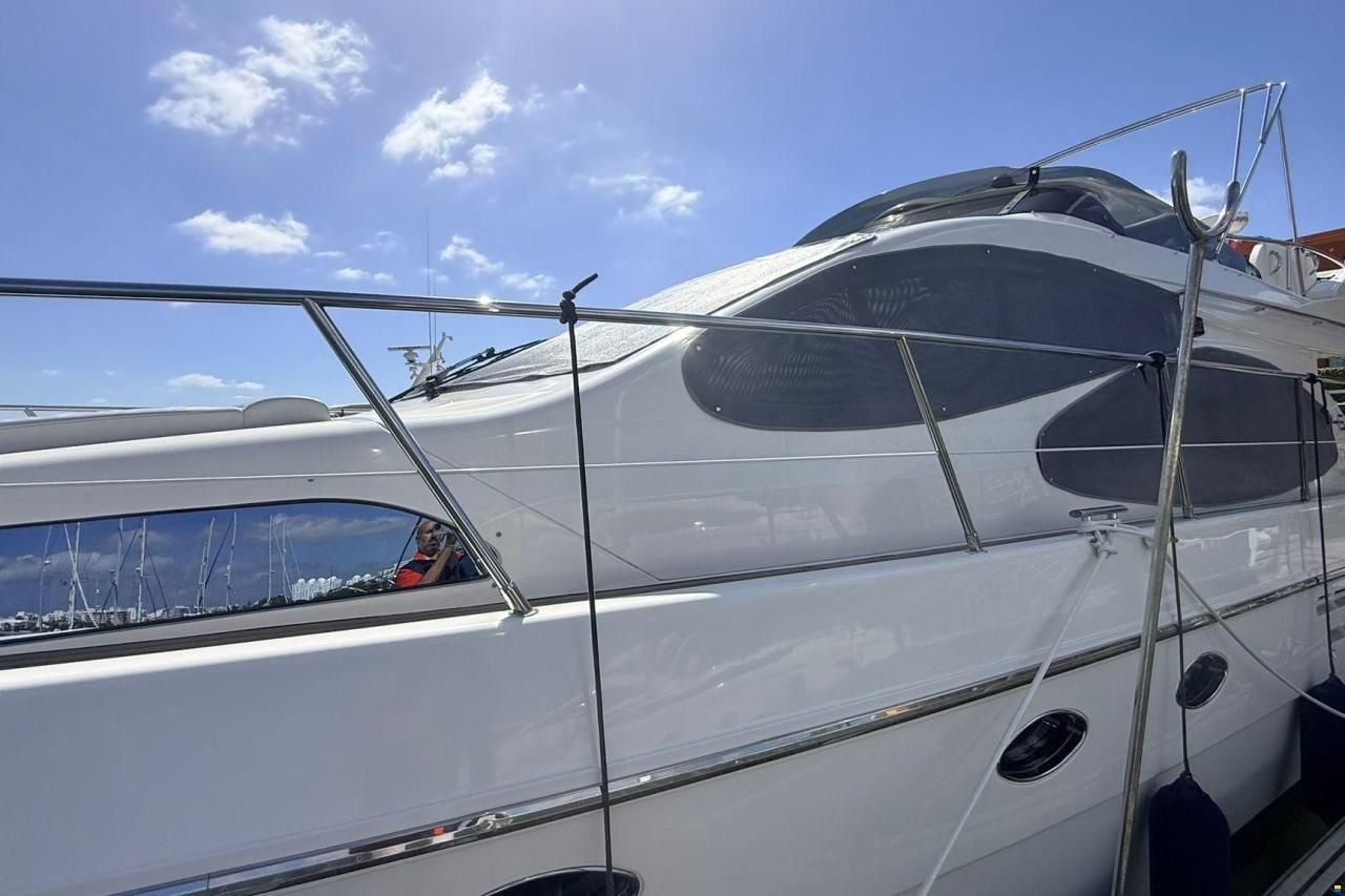 Azimut 46