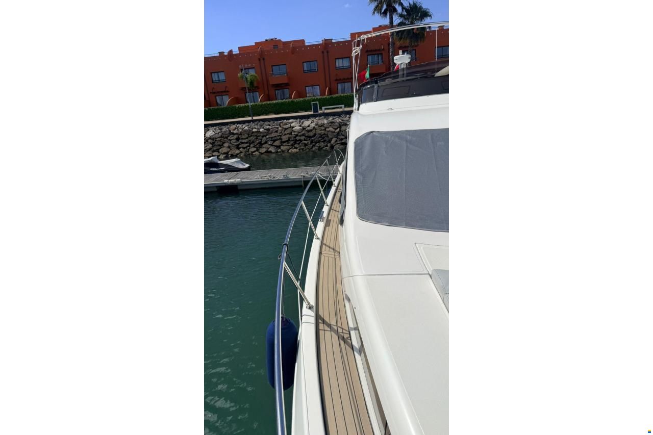 Azimut 46