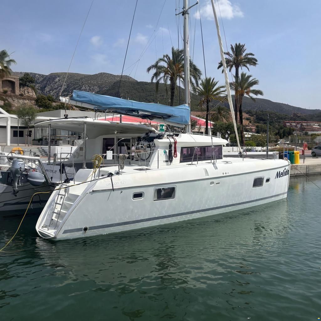 Lagoon 421
