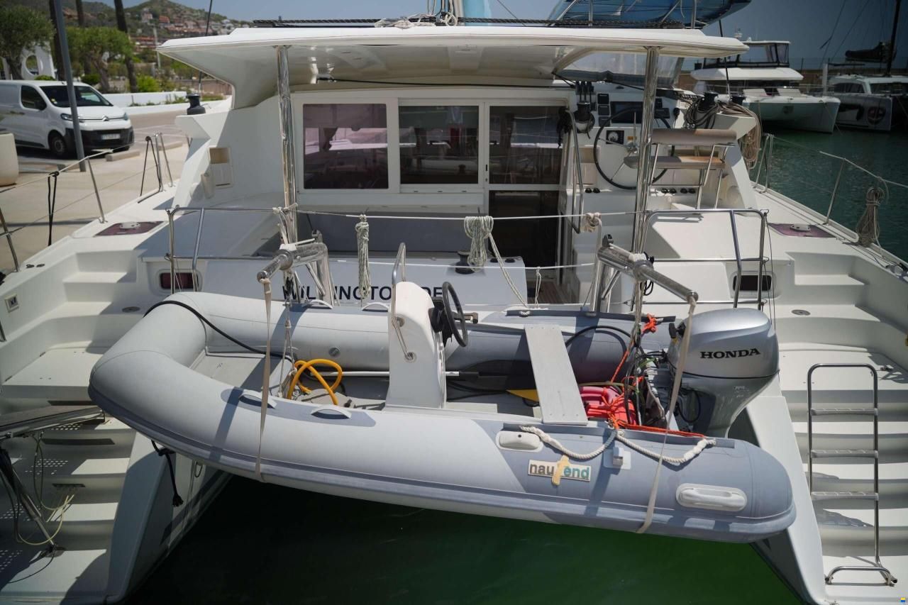 Lagoon 421