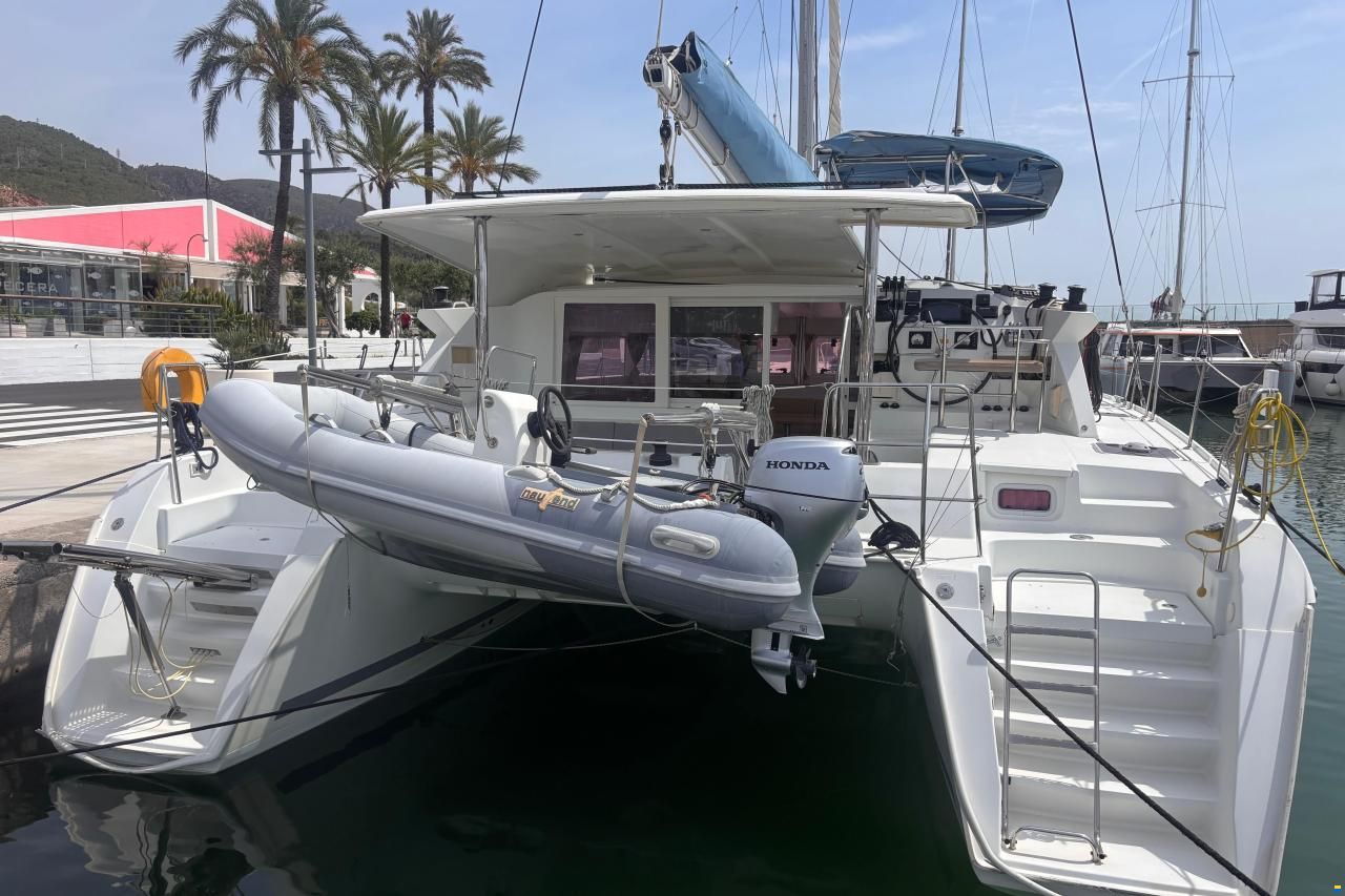 Lagoon 421