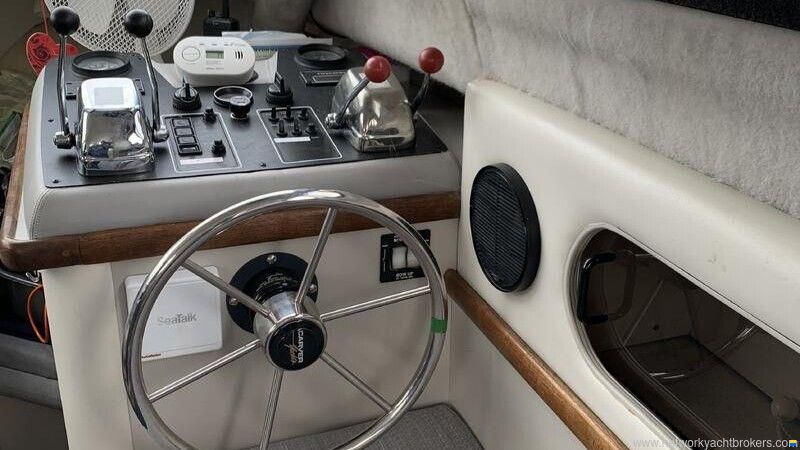 Carver 26 Command Bridge