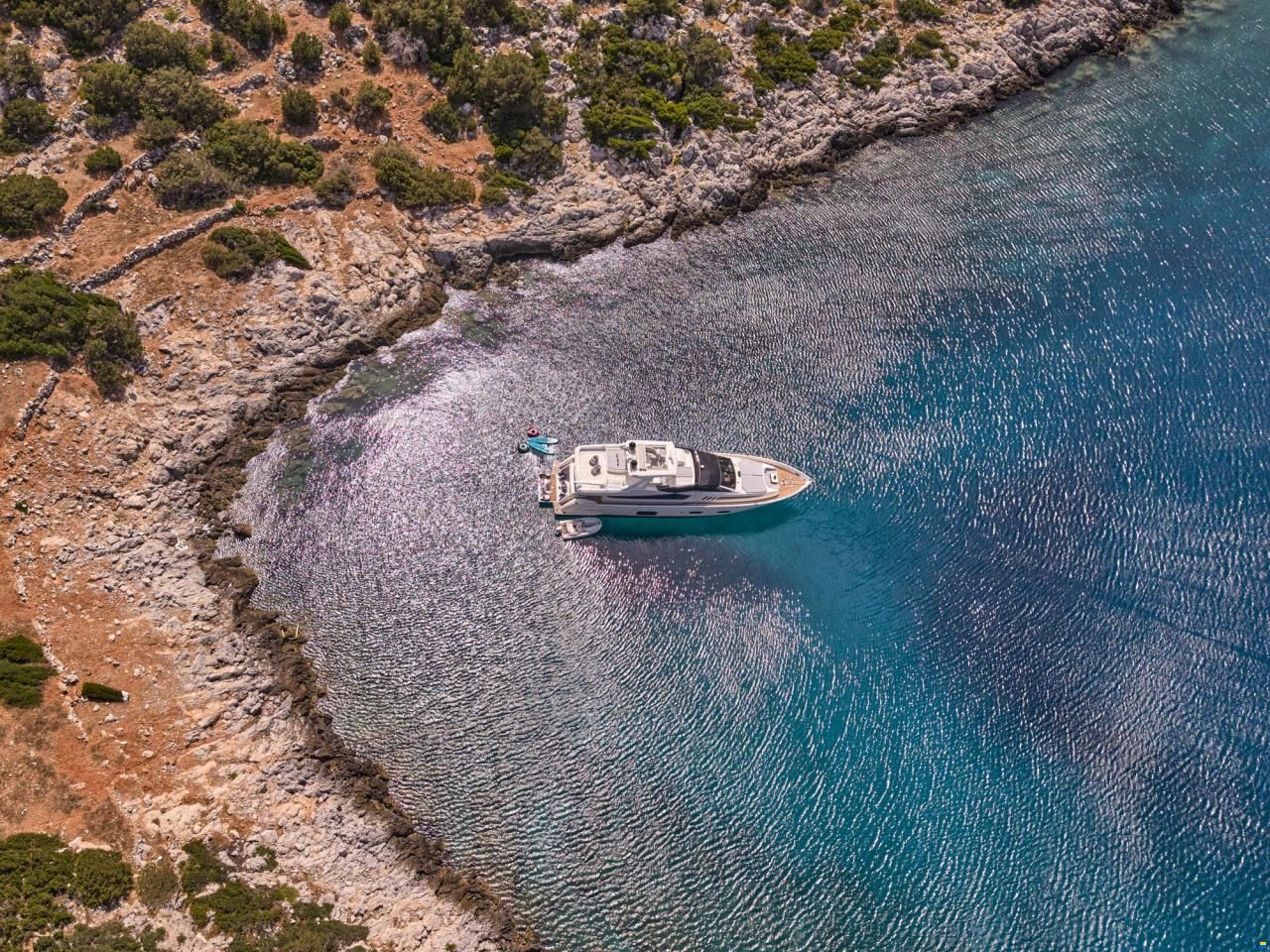 Ferretti 800