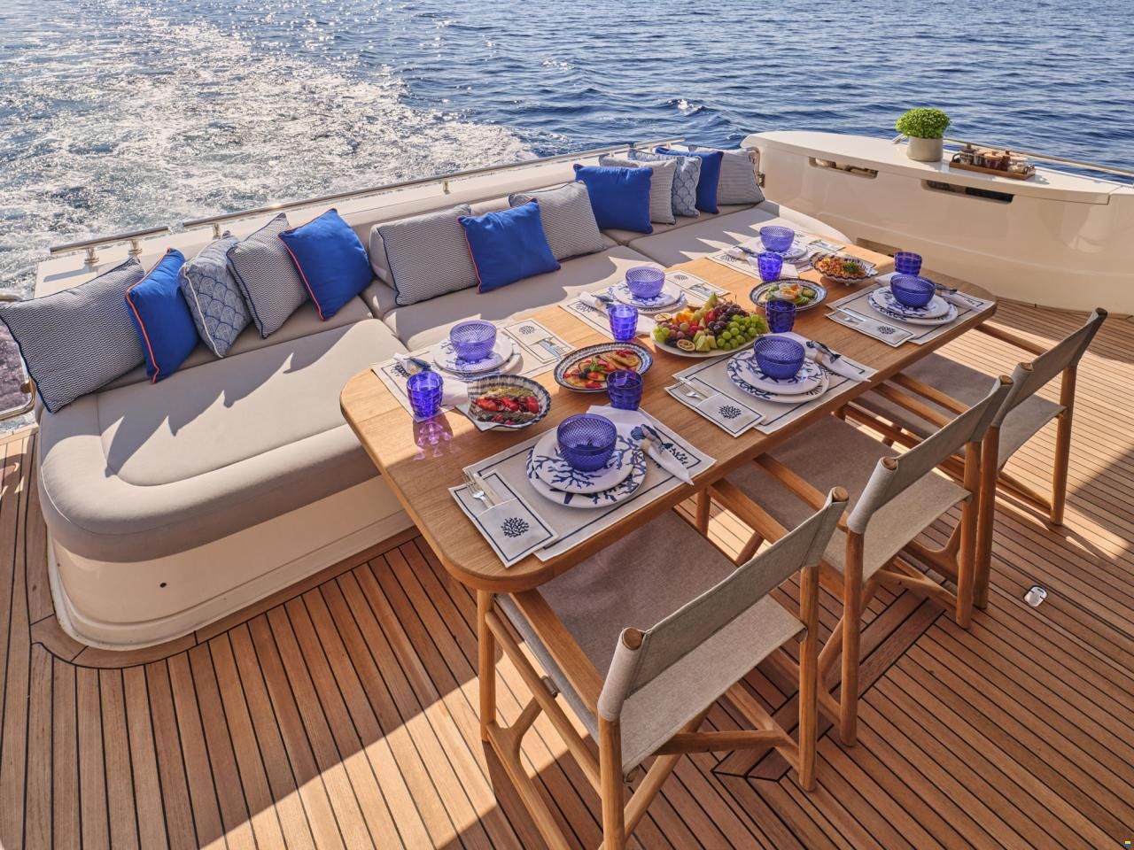 Ferretti 800