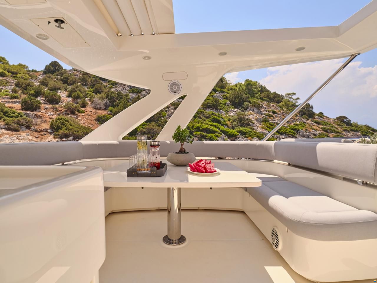 Ferretti 800