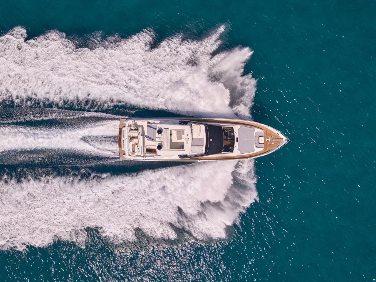 Ferretti 800