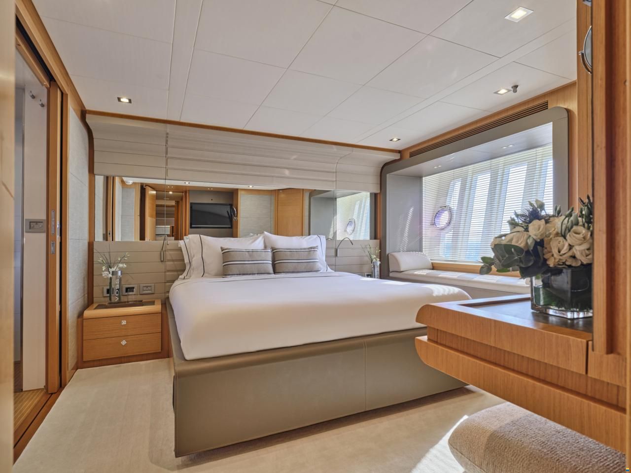 Ferretti 800