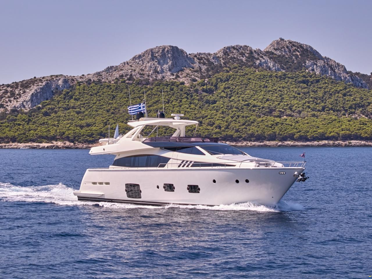 Ferretti 800