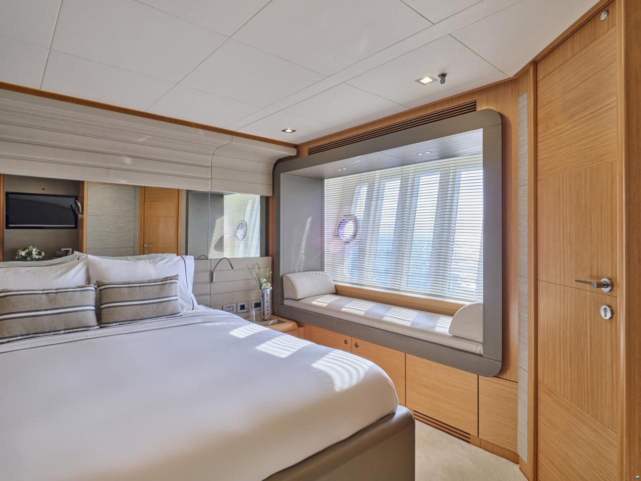 Ferretti 800