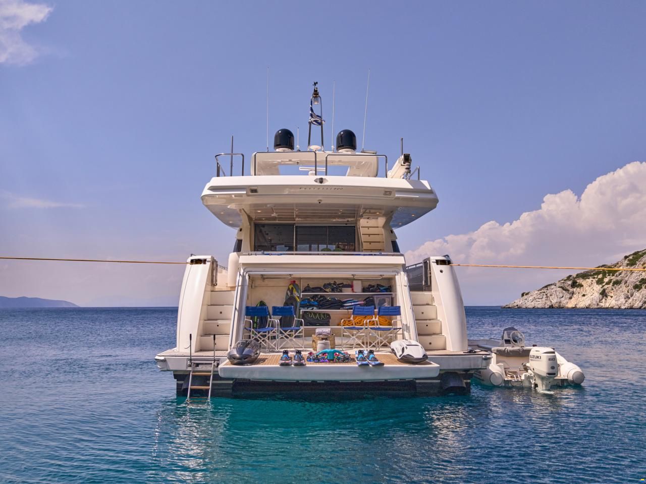 Ferretti 800