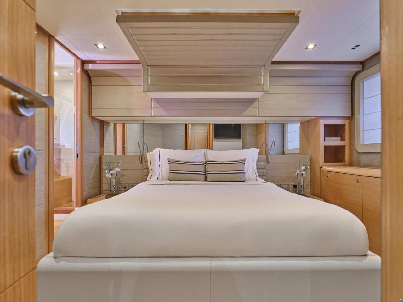 Ferretti 800