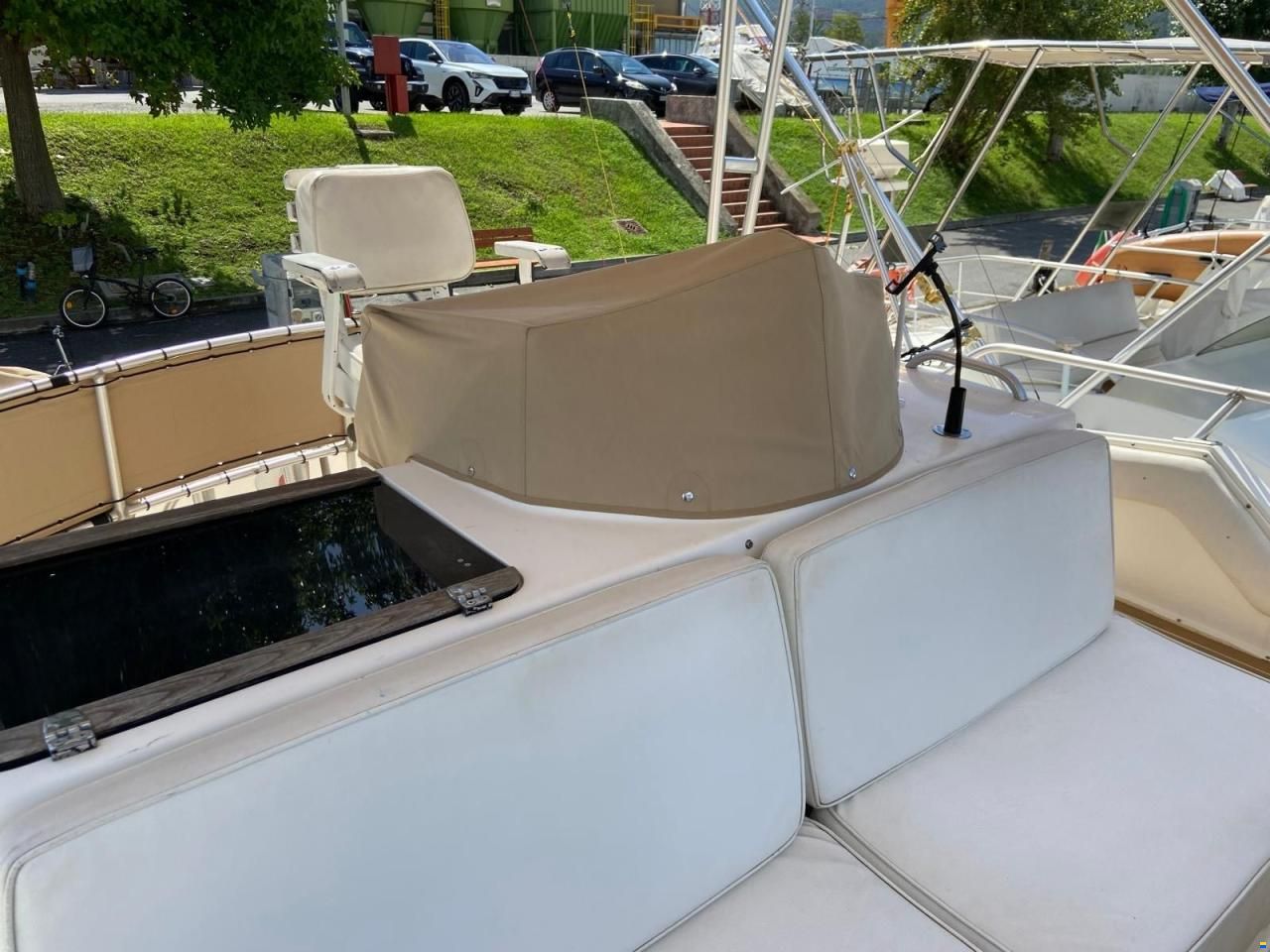Bertram Yacht 37' Convertible