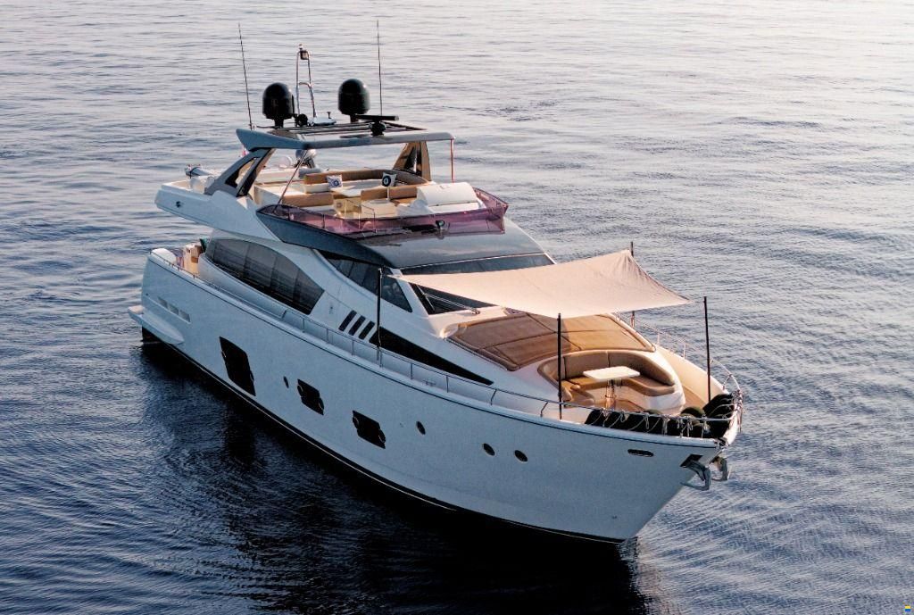 Ferretti 800
