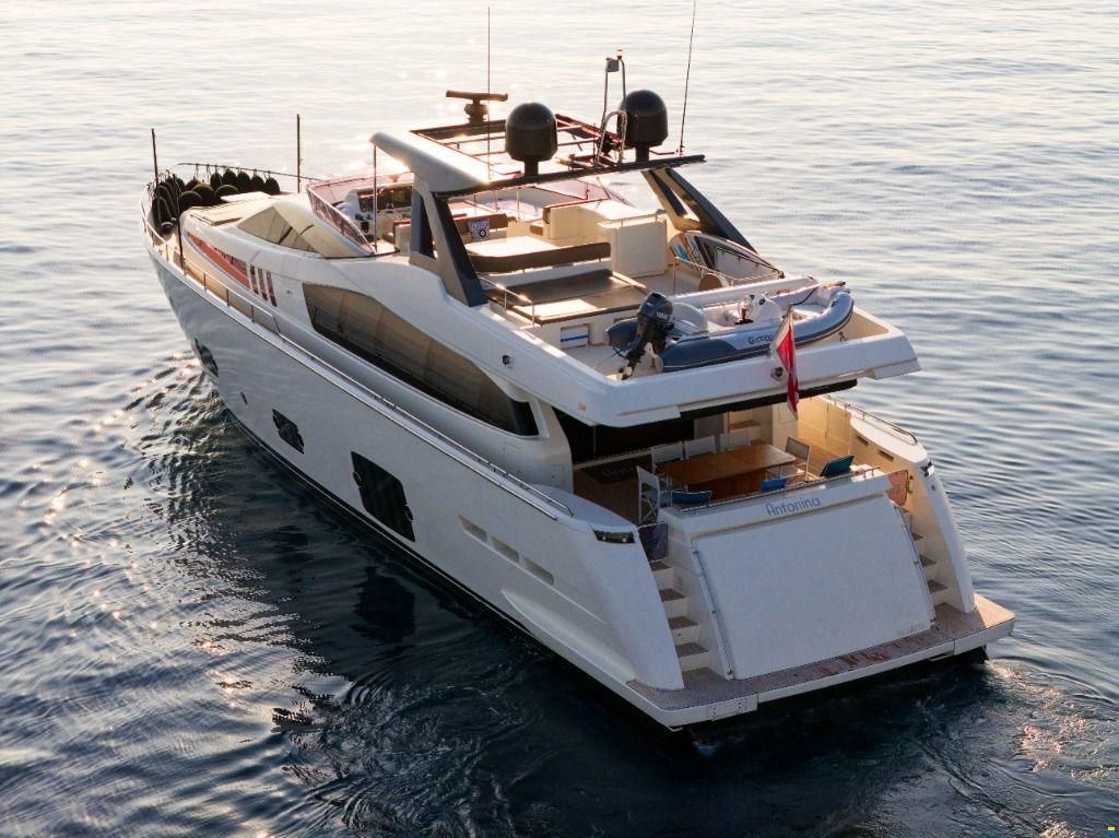 Ferretti 800