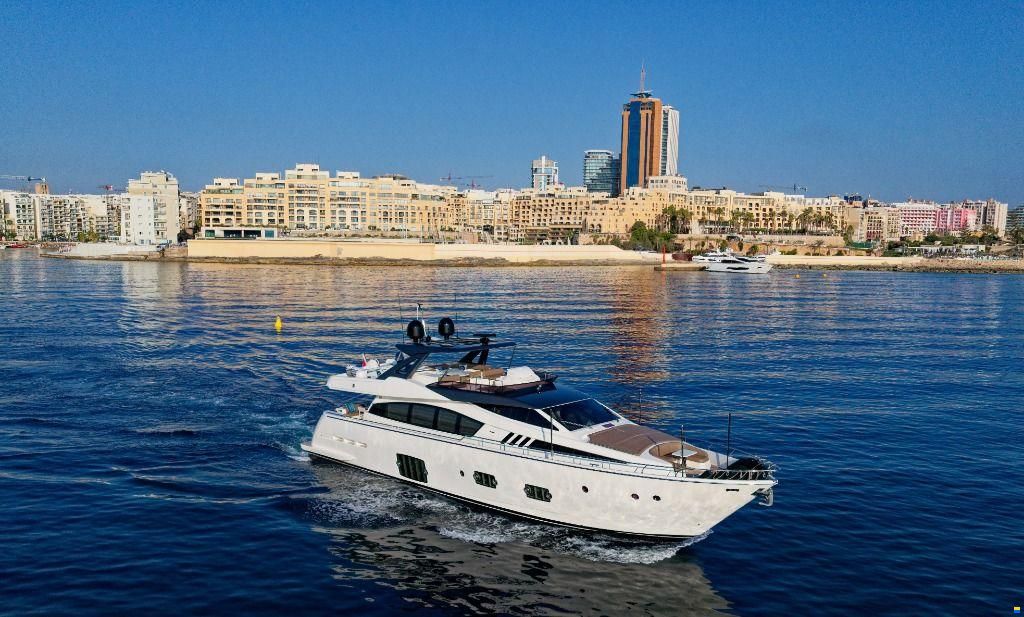 Ferretti 800