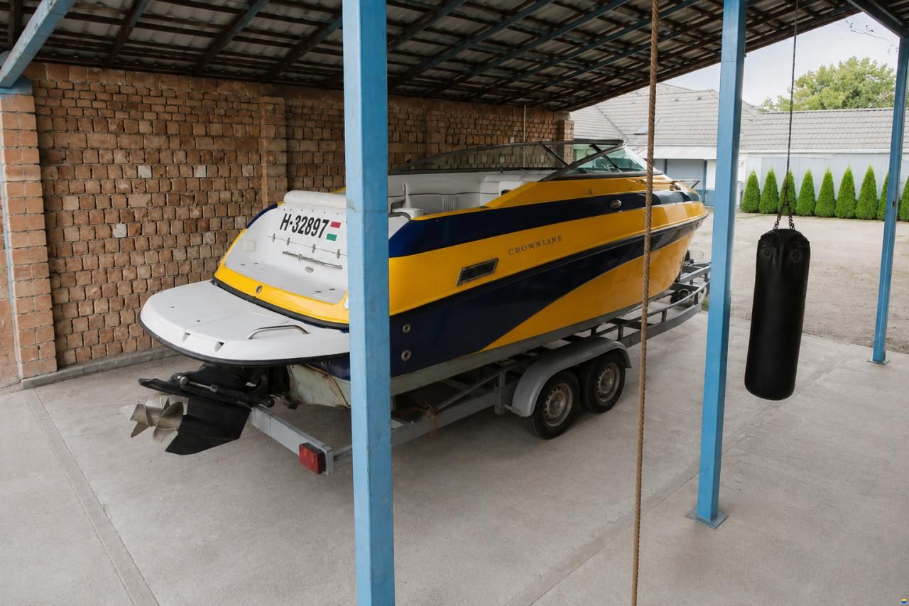 Crownline 235 CCR
