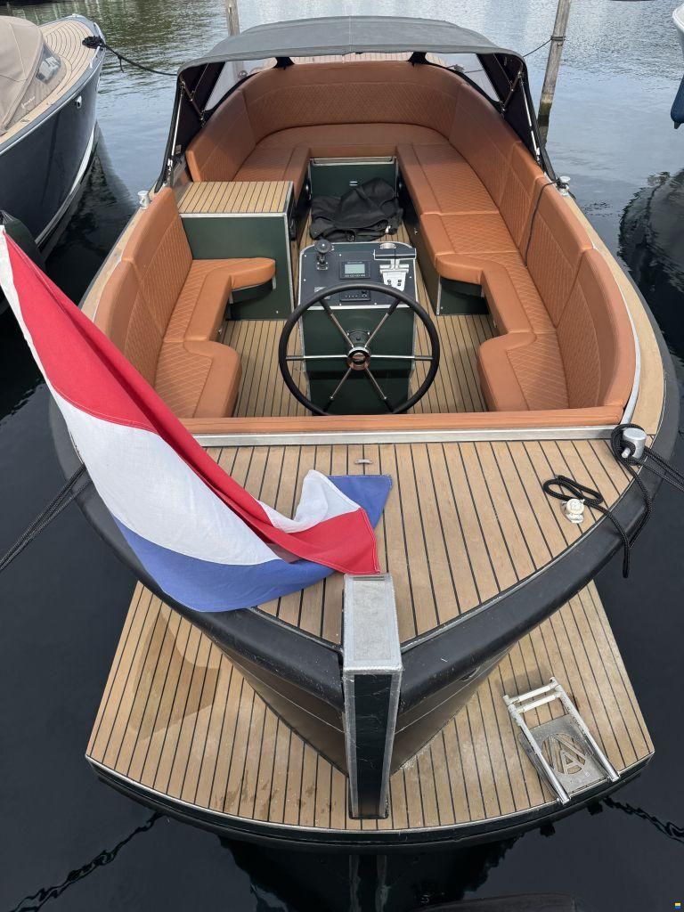 AluShip E-700 sloep