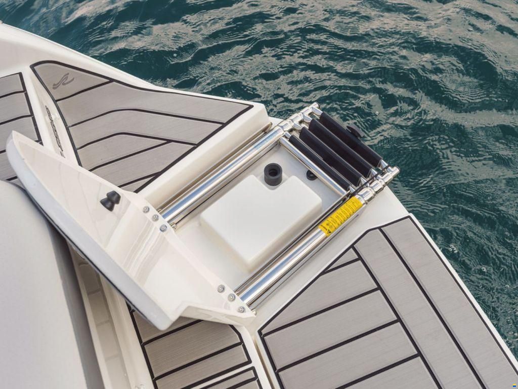 Sea Ray SDX 250