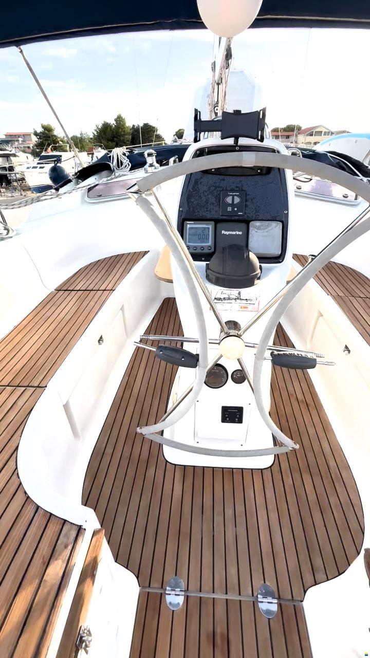 Bavaria Cruiser 37