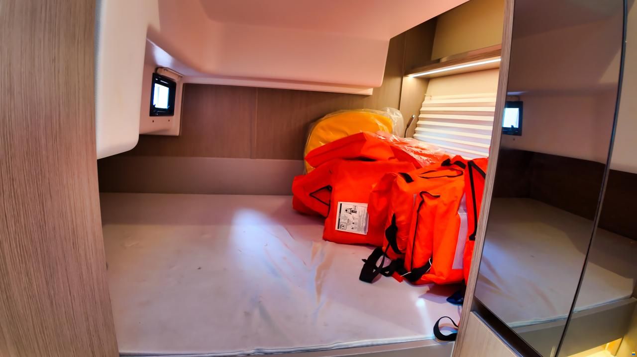 Sealine S335