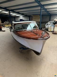 Faul Semi open en closed runabout