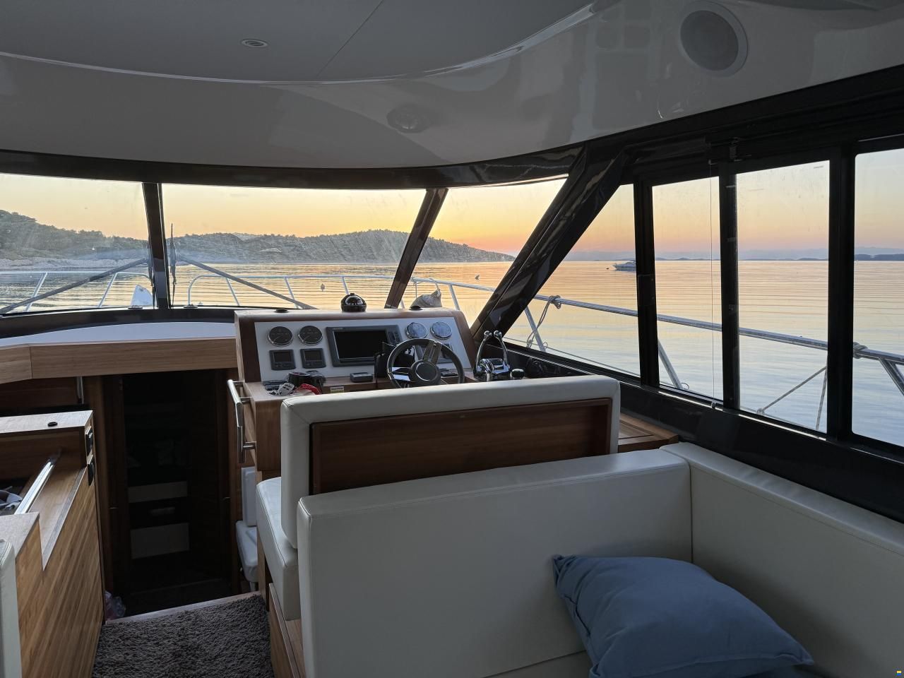 Sealine F 46