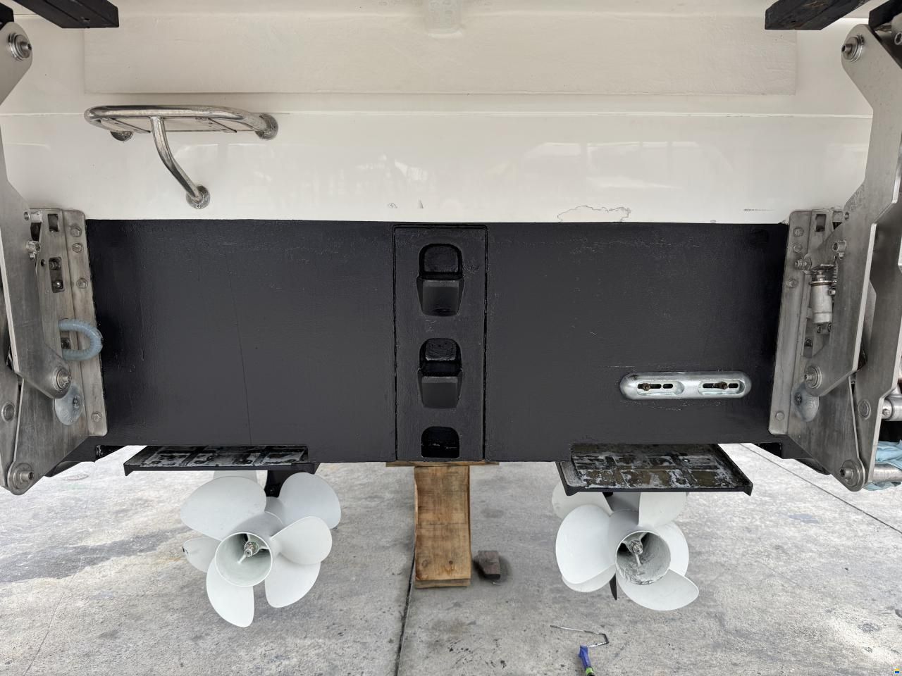 Sealine F 46