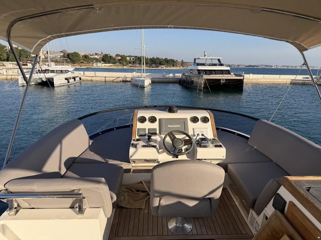 Sealine F 46
