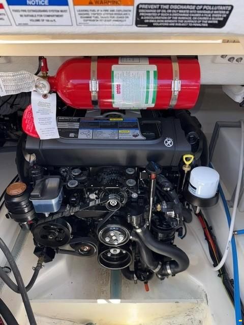 Bayliner VR-6 Cuddy