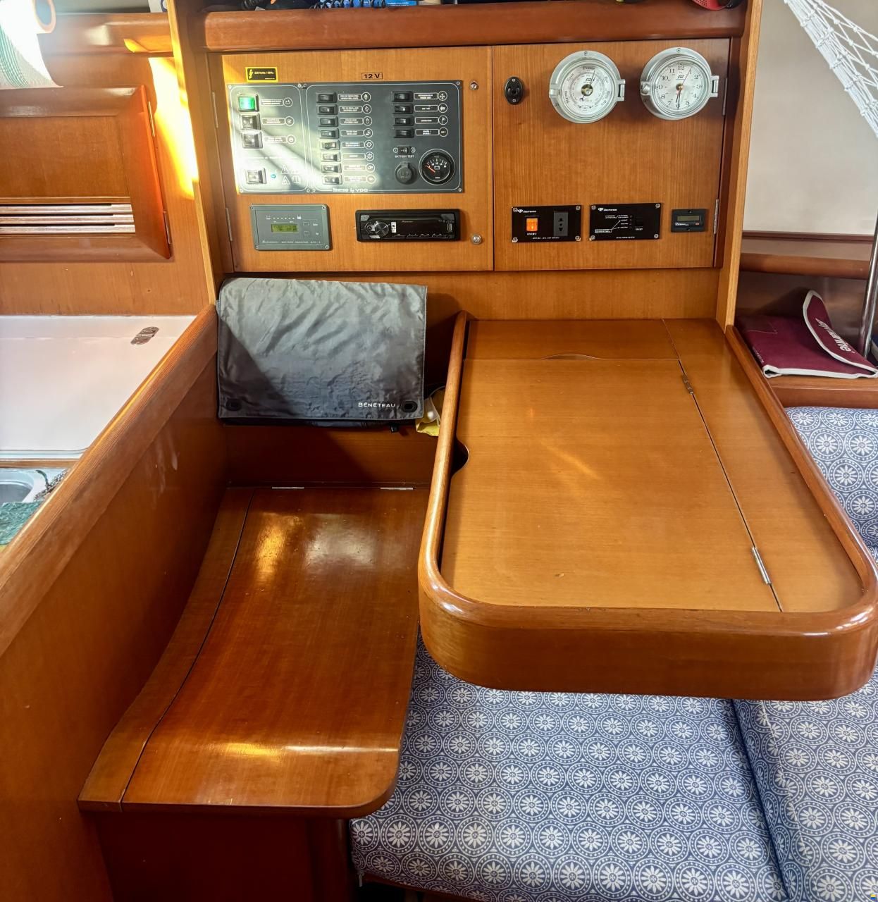 Beneteau Oceanis 373