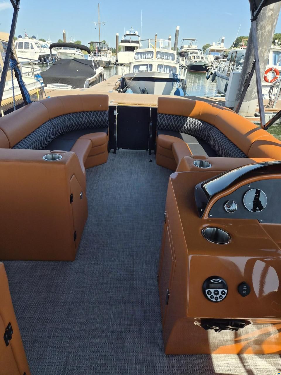 MK Boats Ponton 22 Ft