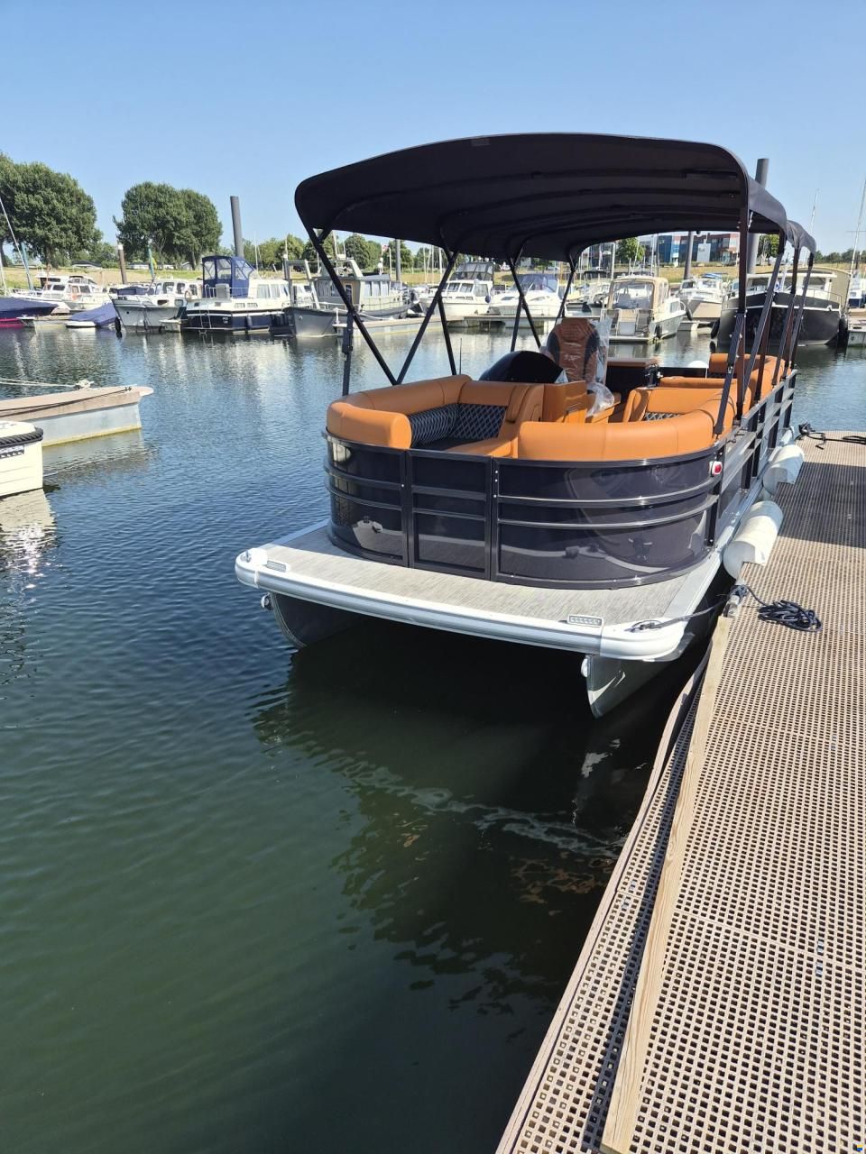MK Boats Ponton 22 Ft