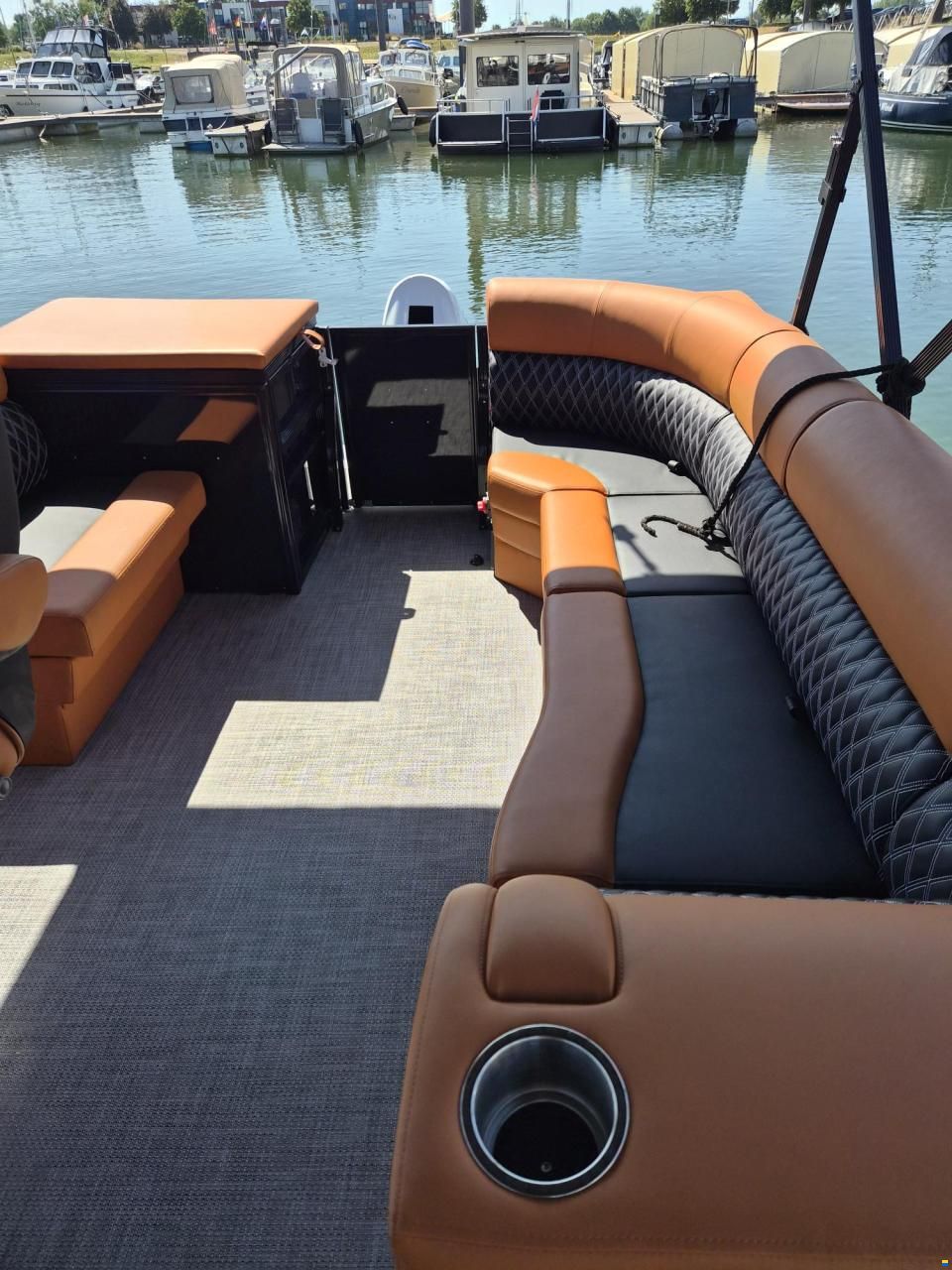 MK Boats Ponton 22 Ft