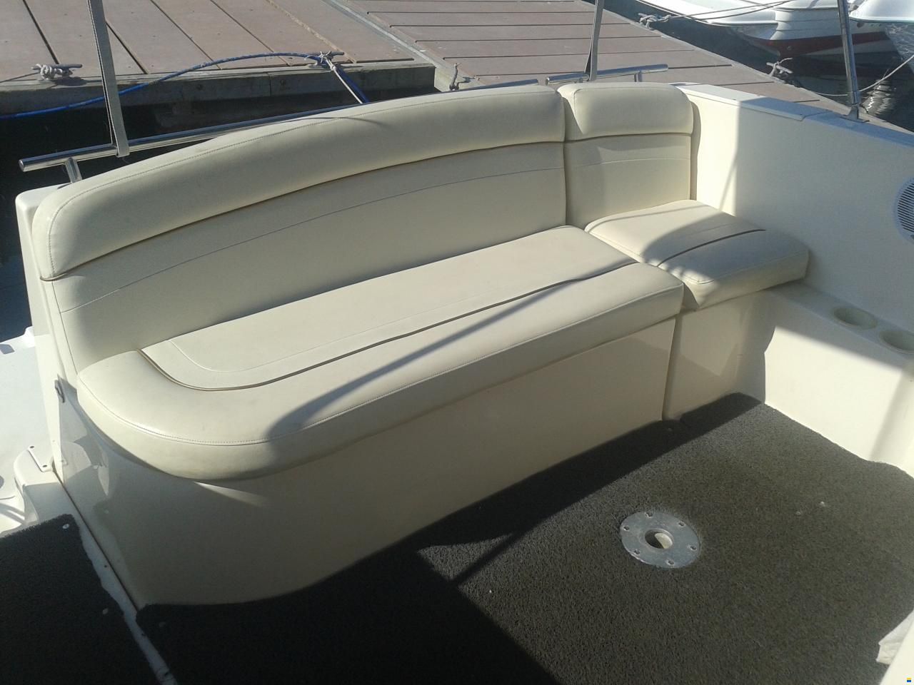 Rinker FIESTA VEE 270