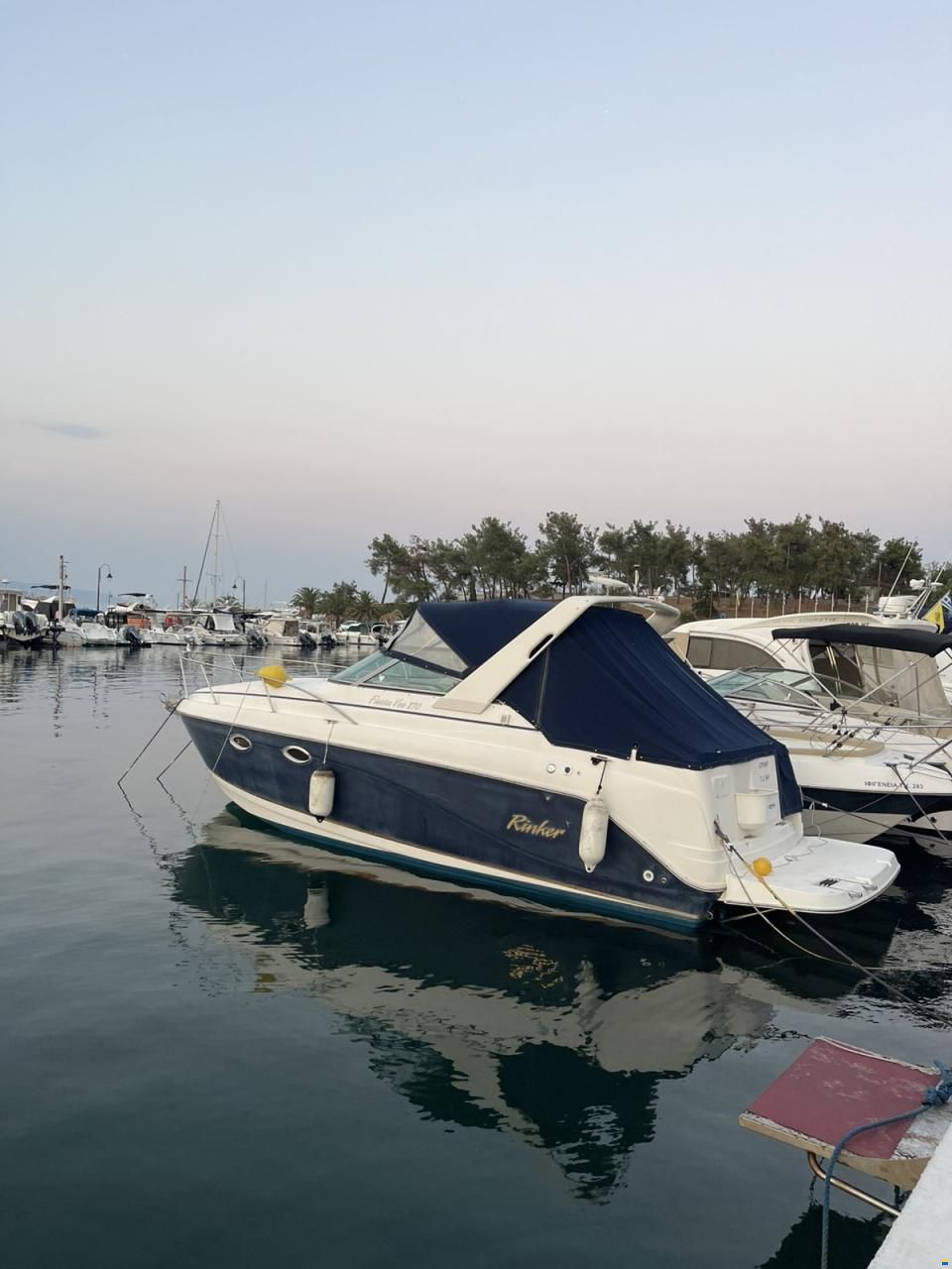 Rinker FIESTA VEE 270