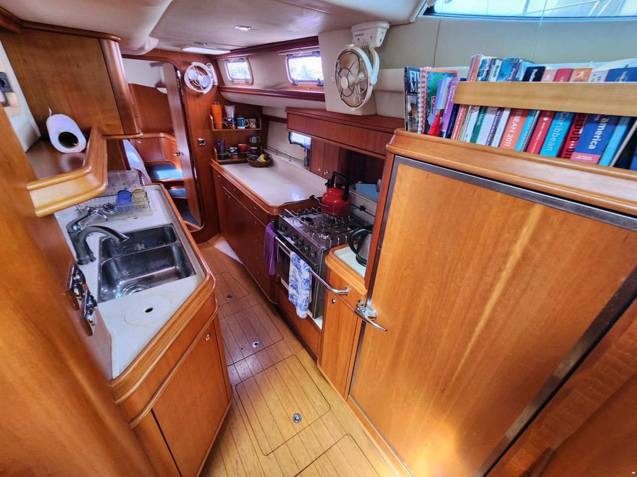 Discovery Yachts 55