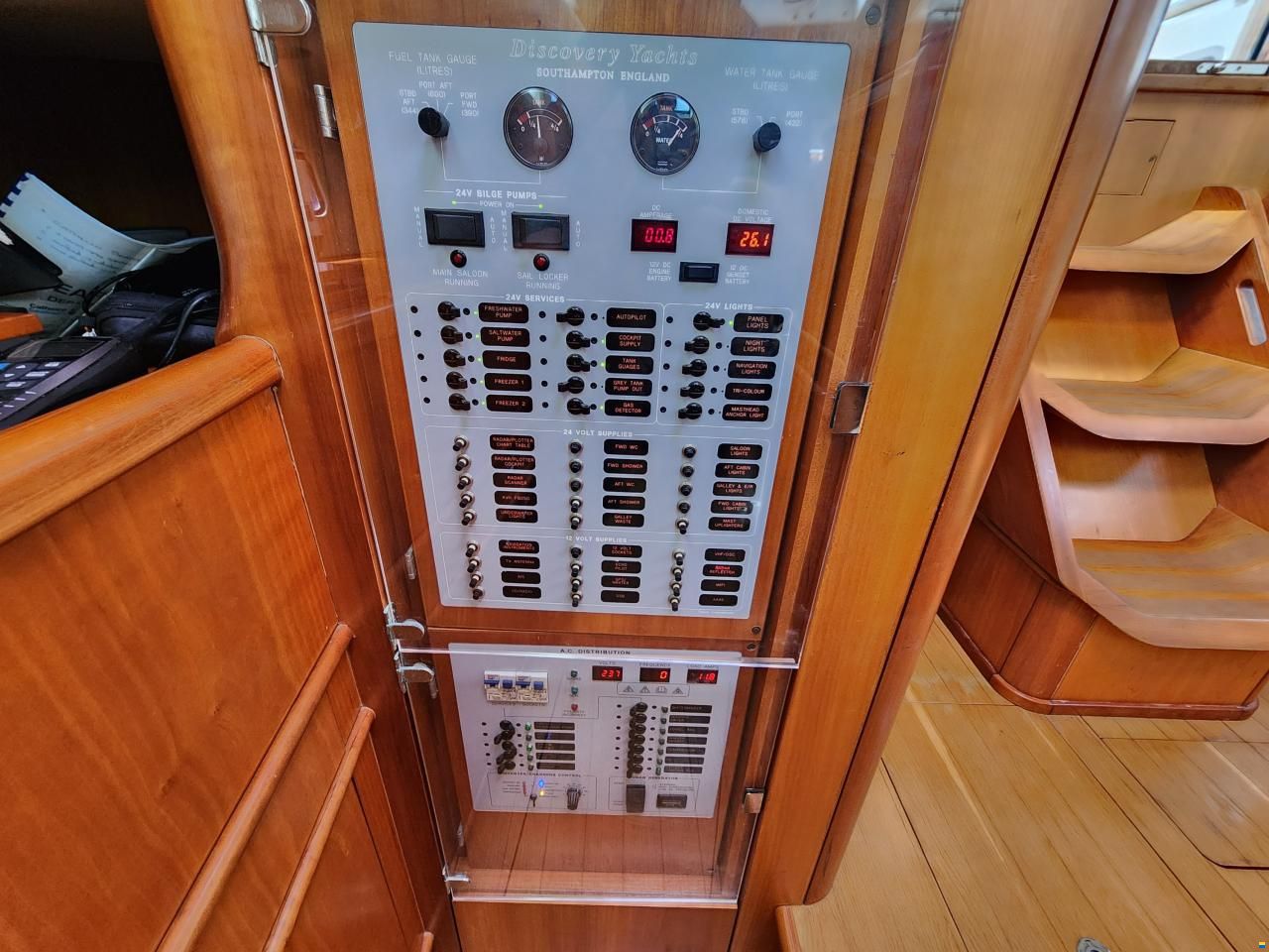 Discovery Yachts 55