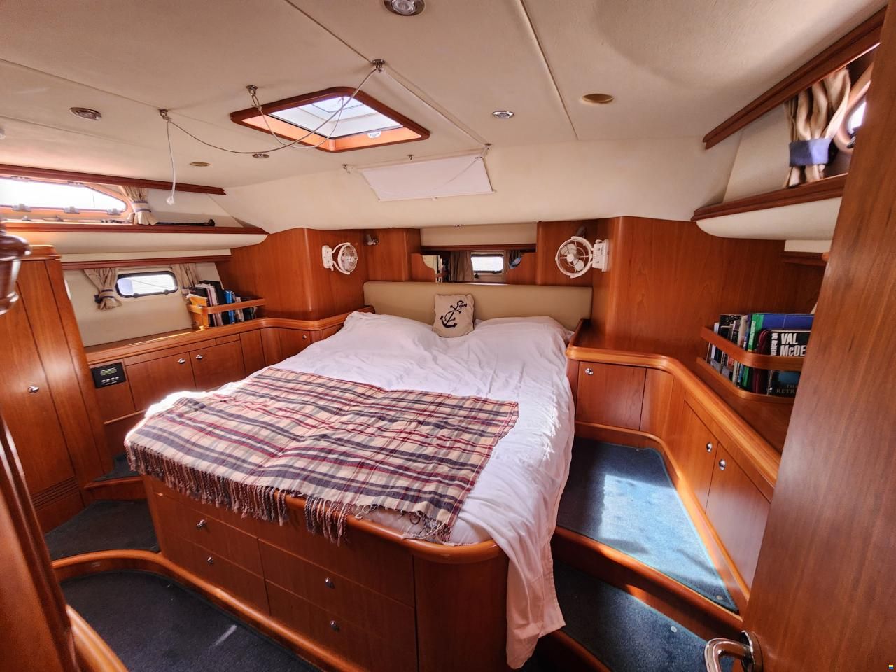 Discovery Yachts 55