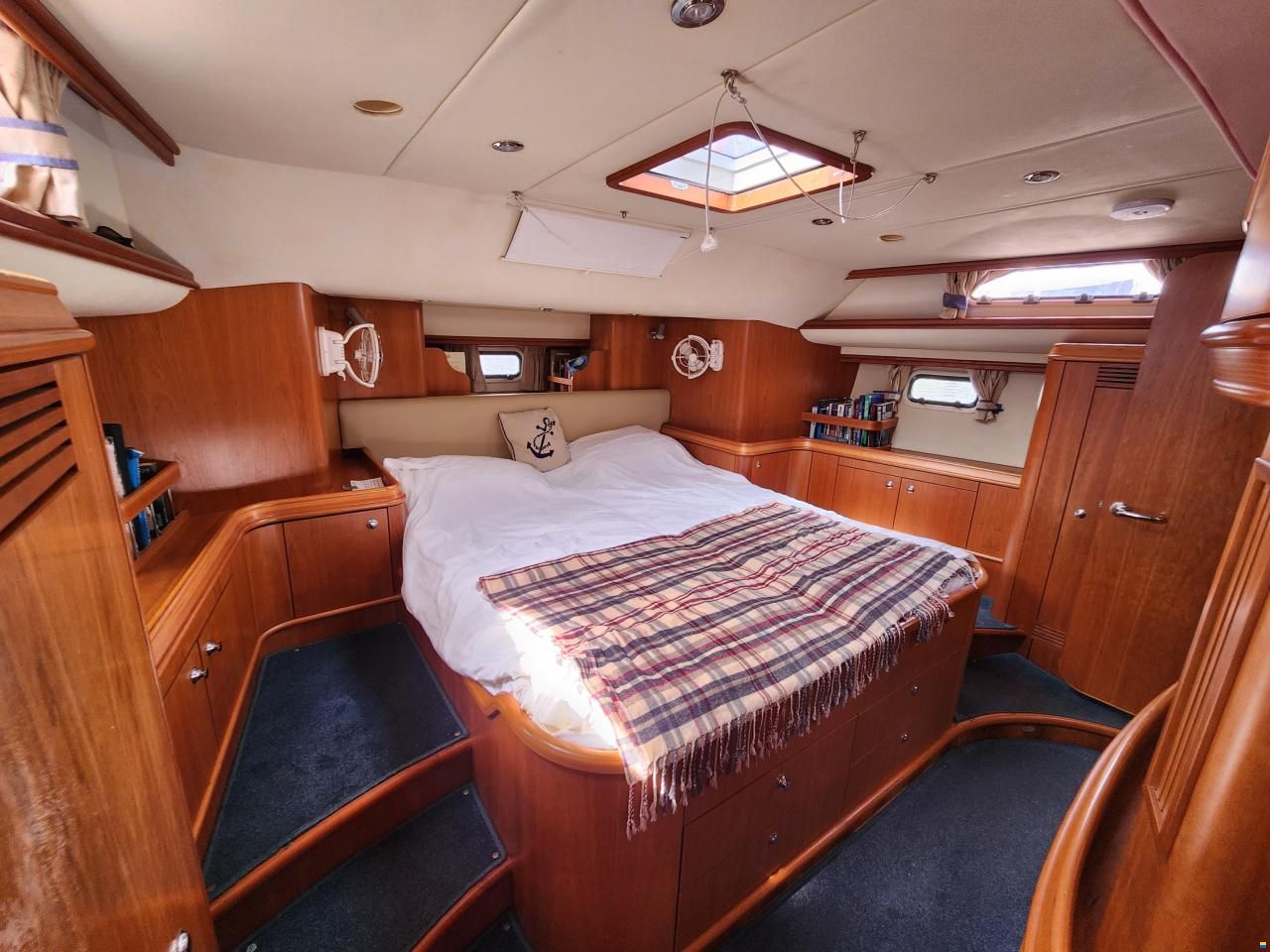 Discovery Yachts 55