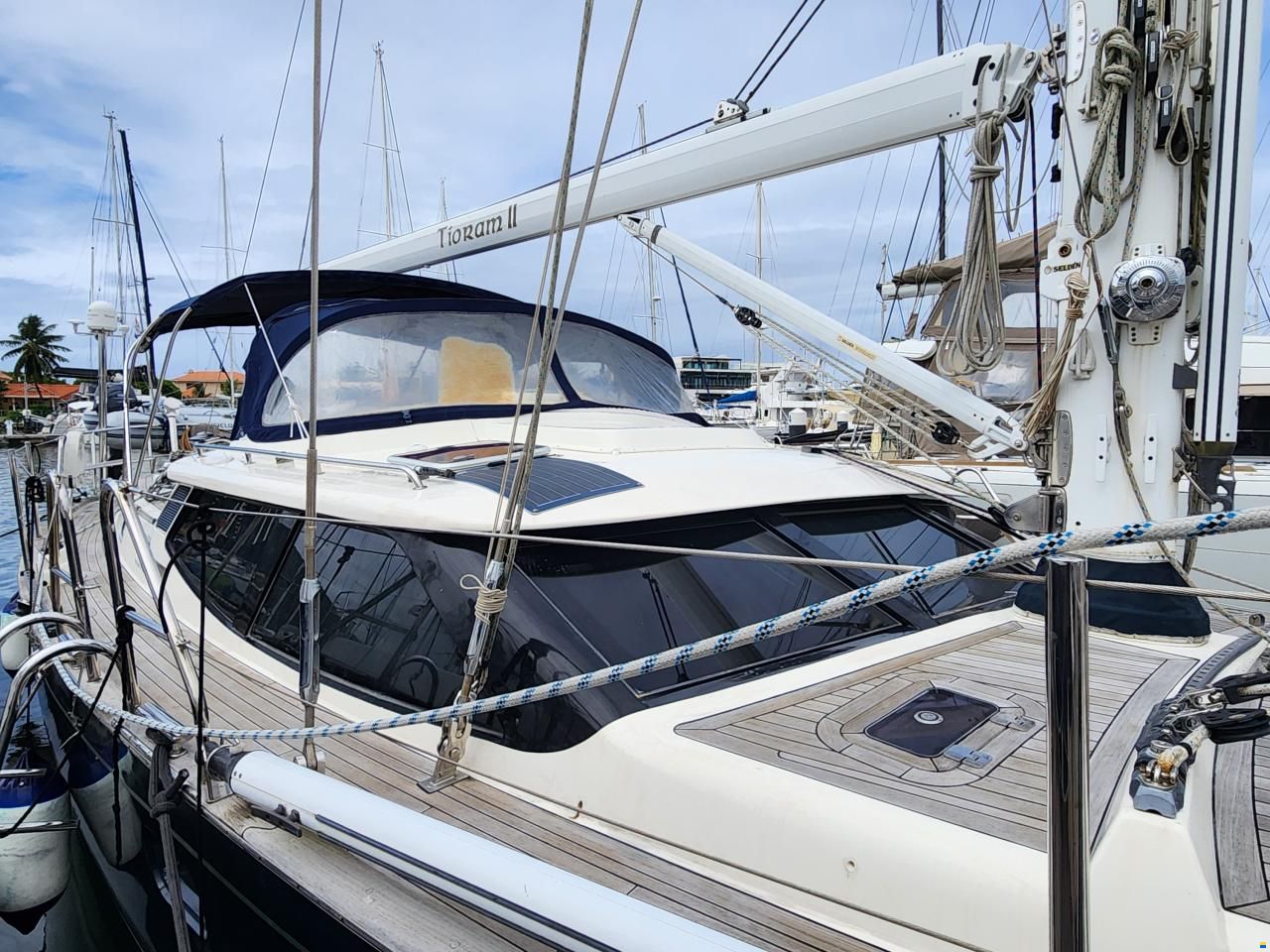 Discovery Yachts 55