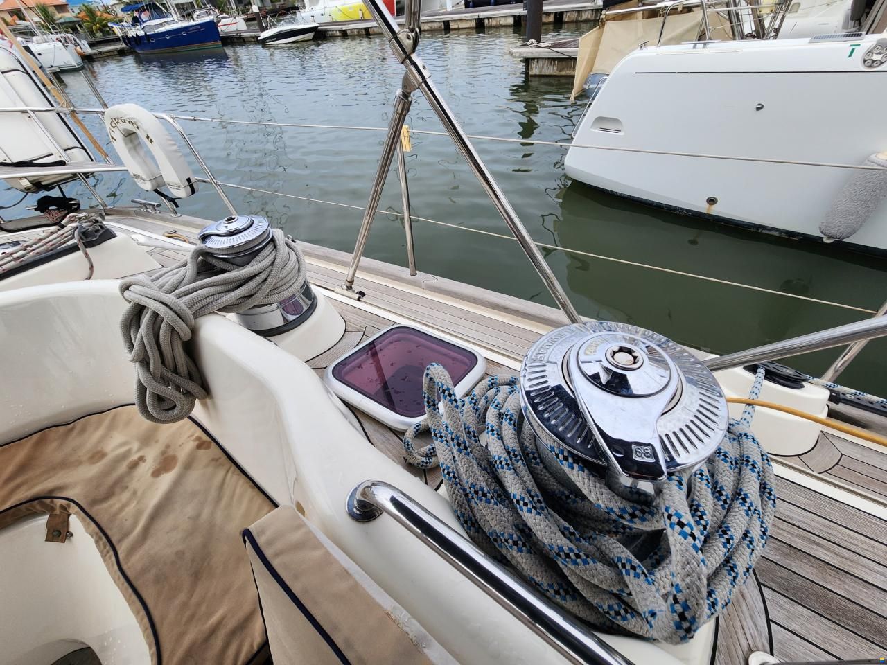 Discovery Yachts 55