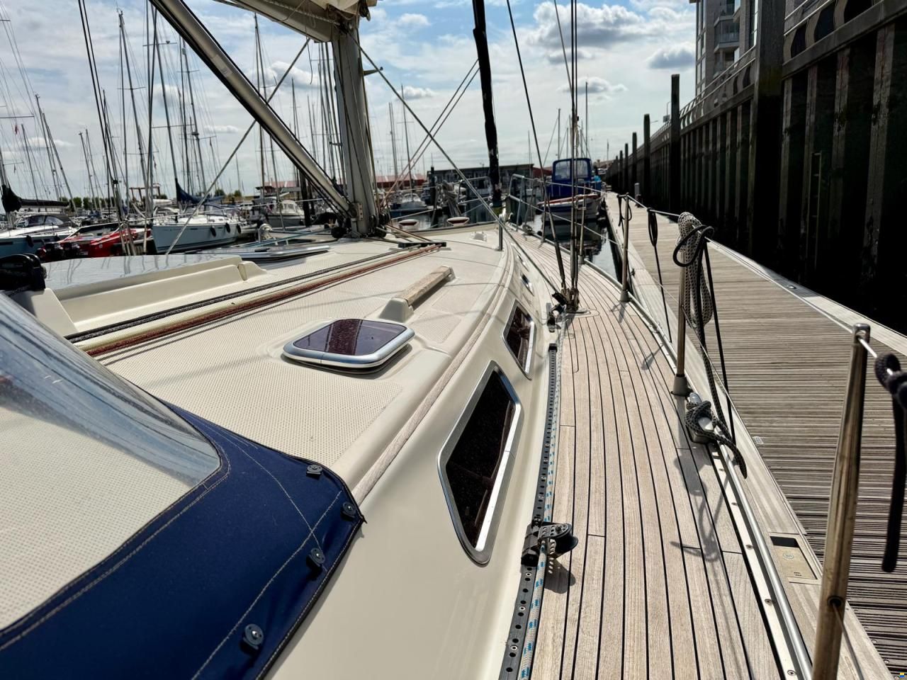 Hanse 411