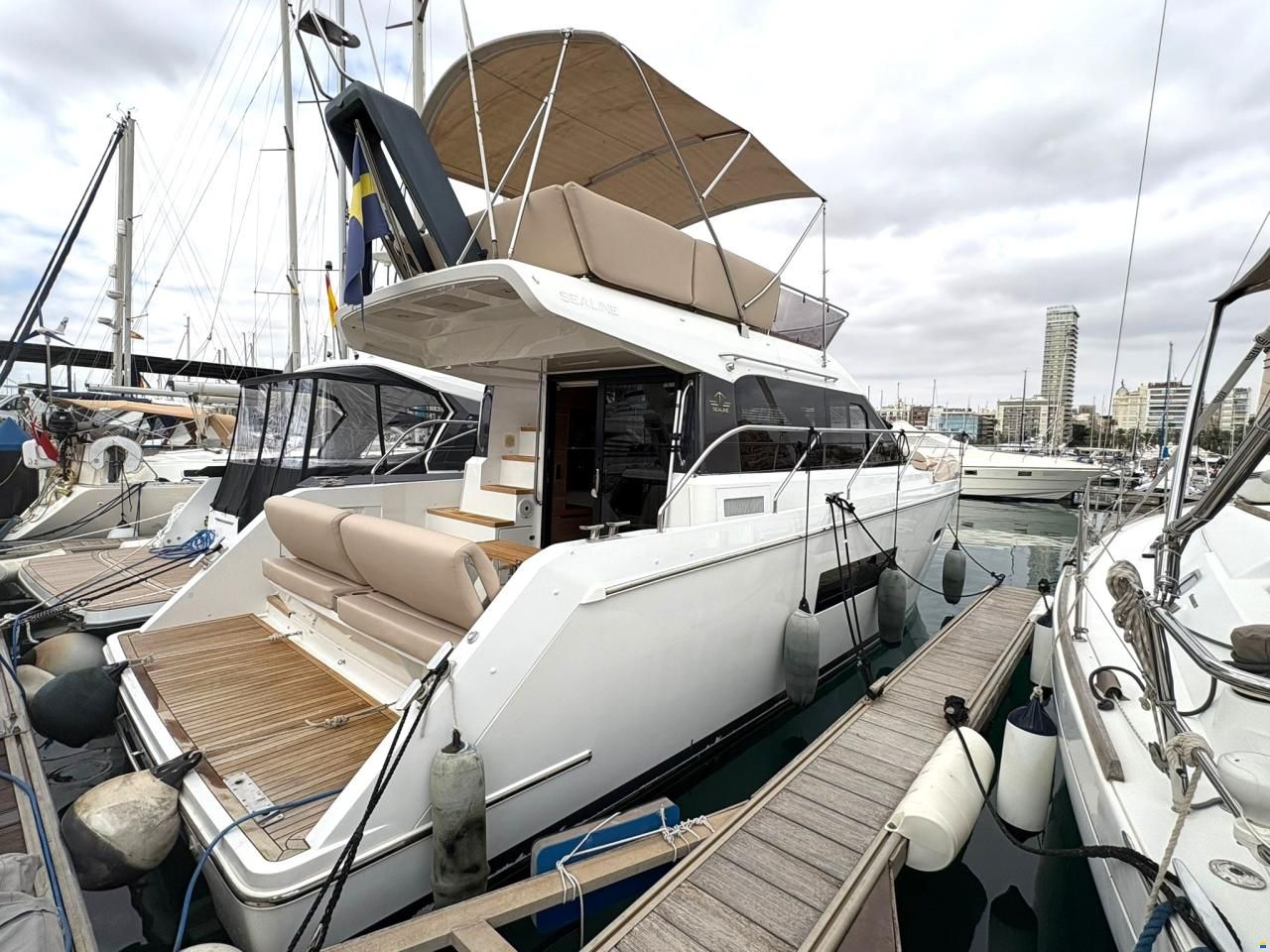 Sealine F380