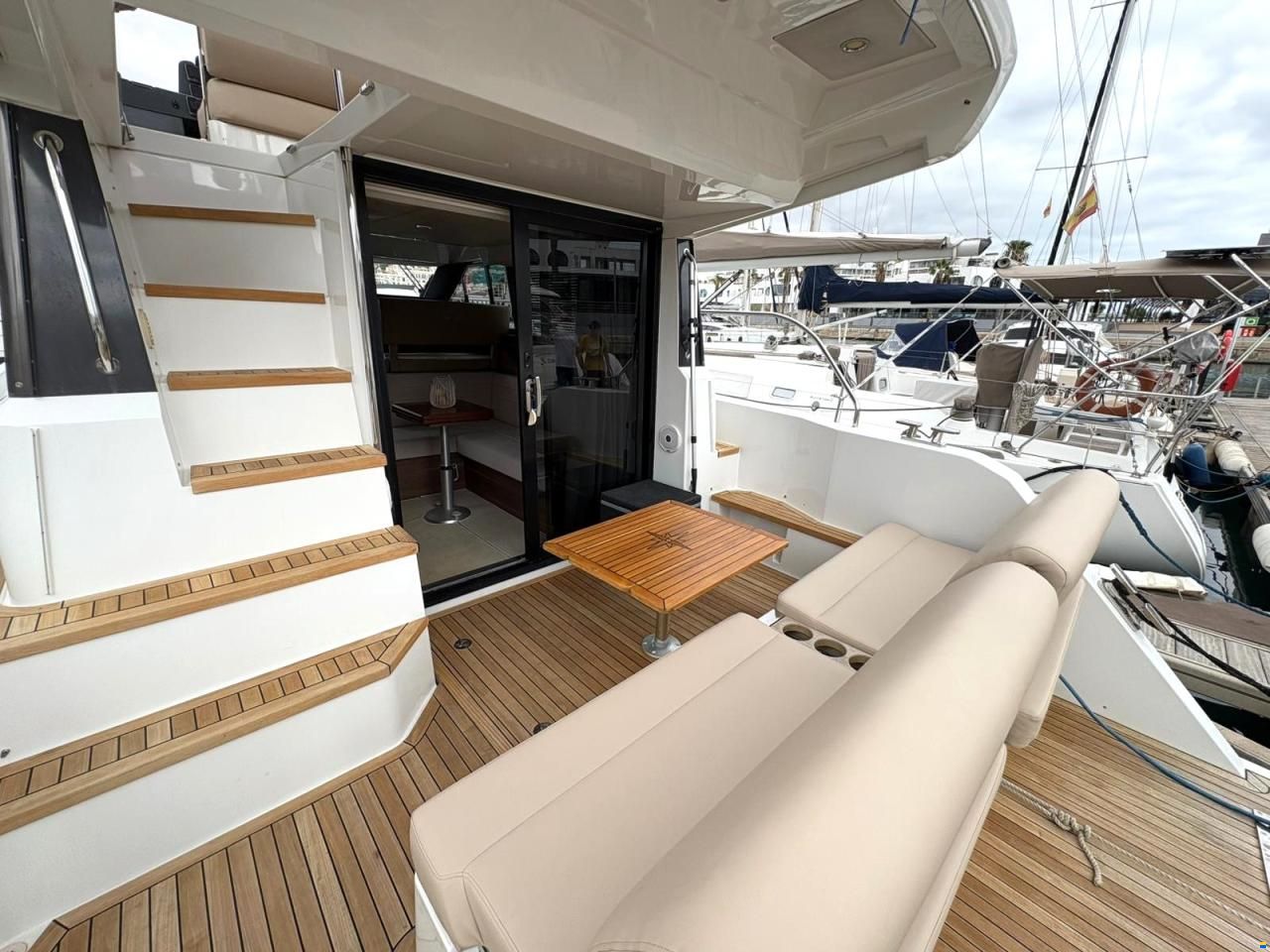 Sealine F380