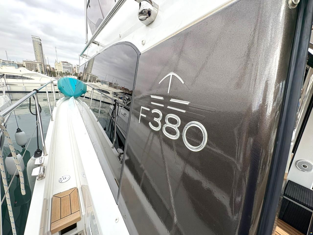 Sealine F380