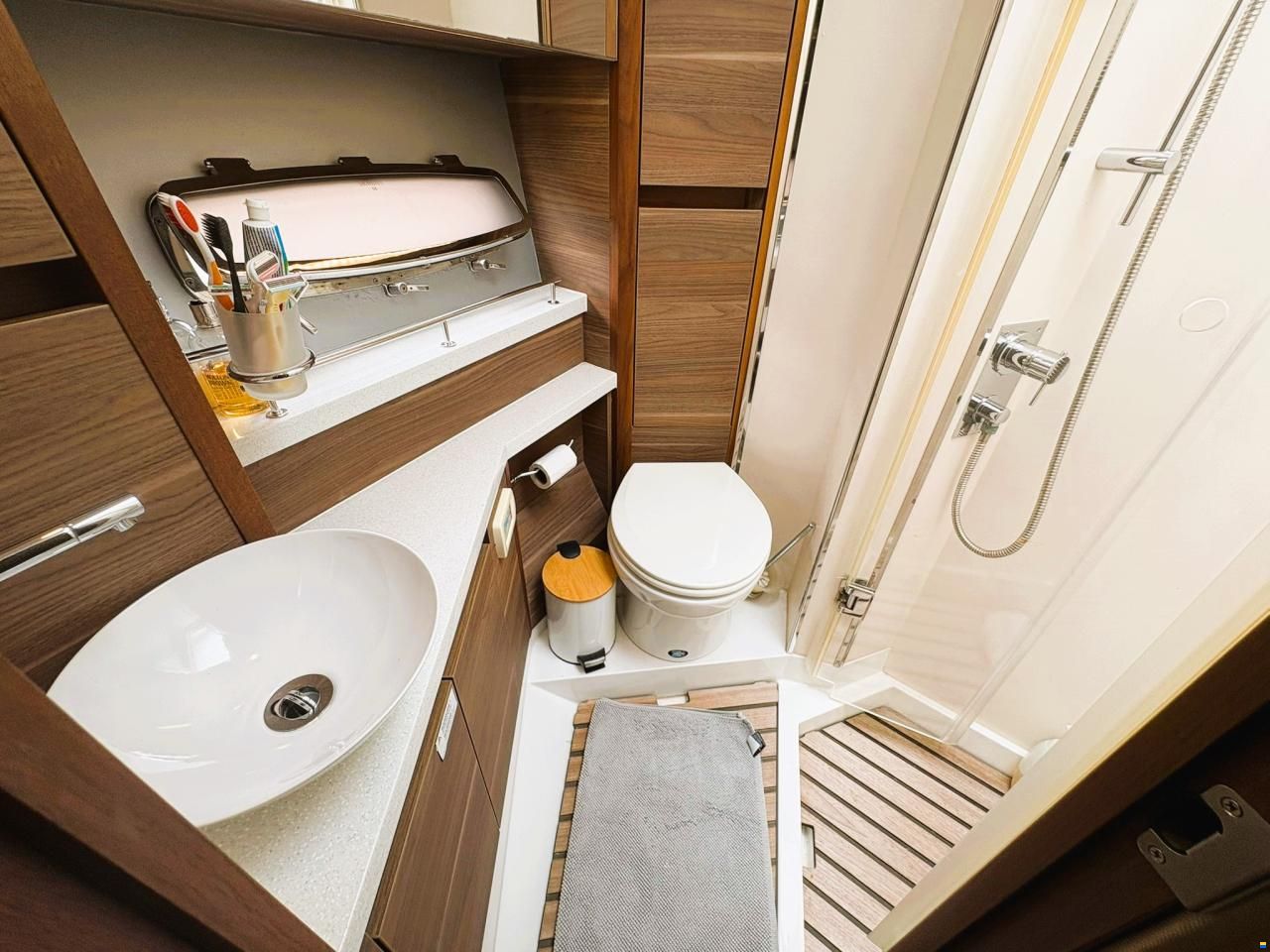 Sealine F380
