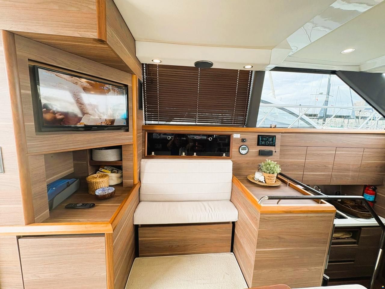 Sealine F380