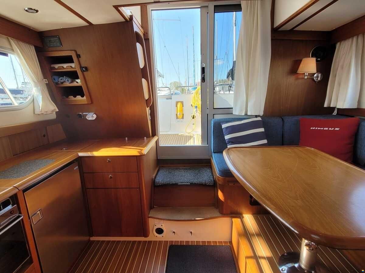 Nimbus 380 Commander