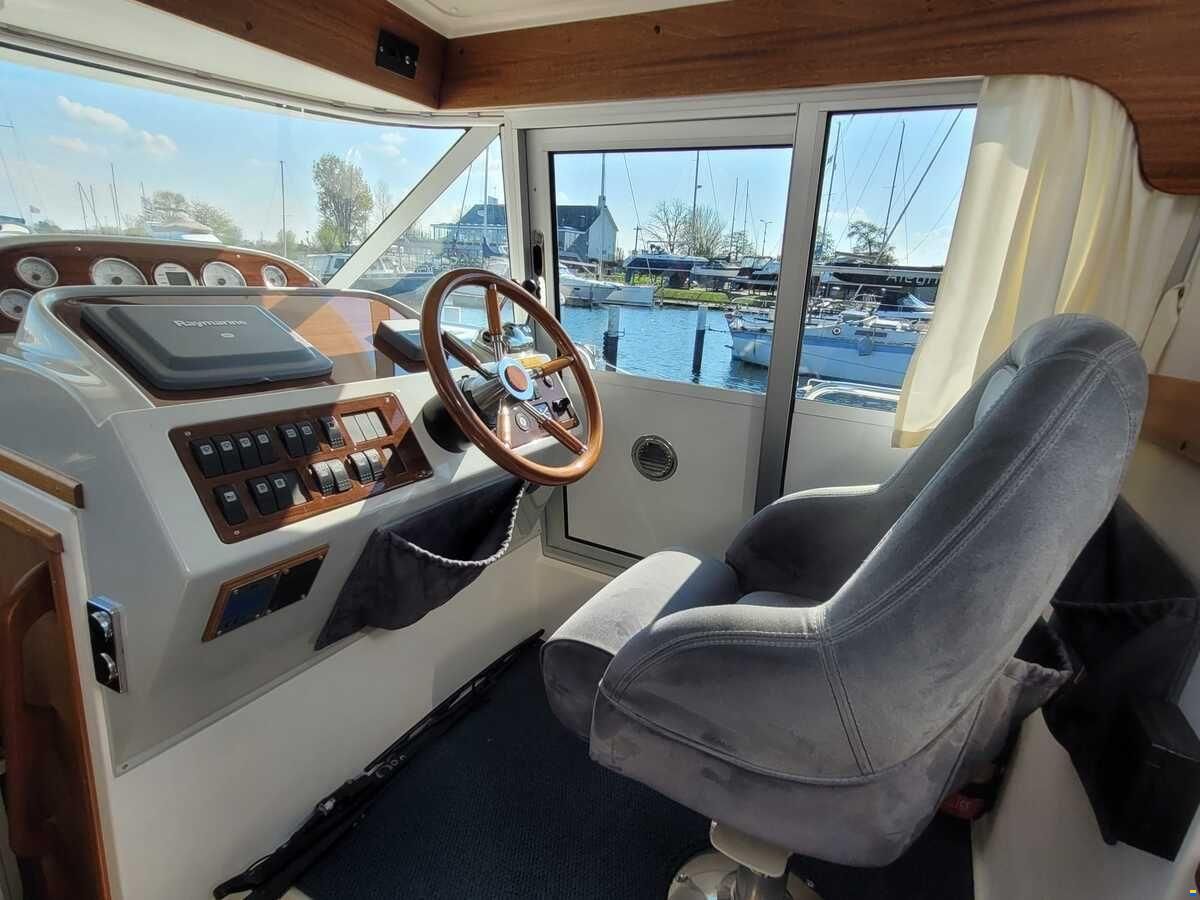 Nimbus 380 Commander